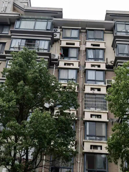 窗臺下都是濕的，是窗戶漏水嗎？漏水的原因是什么？怎么解決？