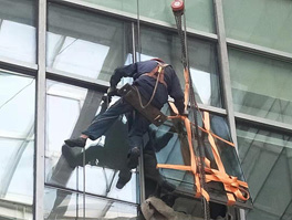 單元式玻璃幕墻的可更換性:關(guān)鍵因素和解決方案