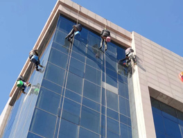 高空外墻清洗現場檢查的重點是什么?