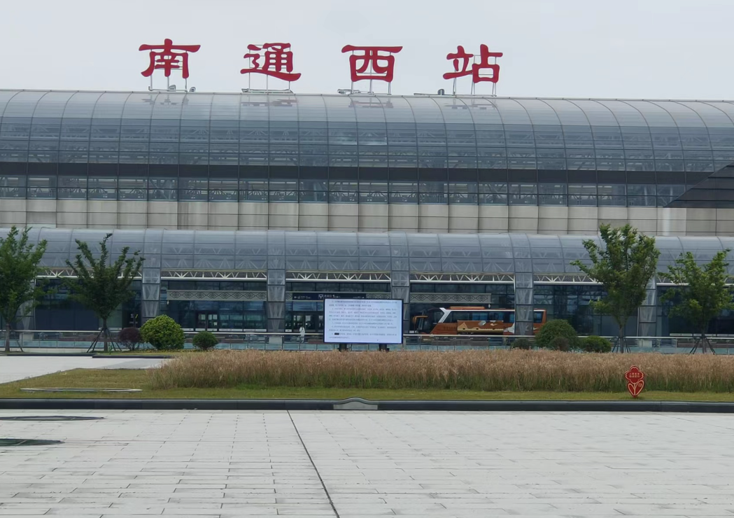 【鷹隆資訊】雙節堅守崗位 高空保潔護通途?